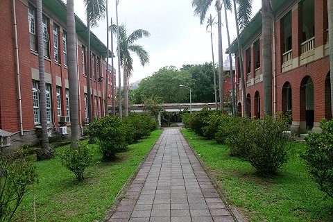 台大法學院校園