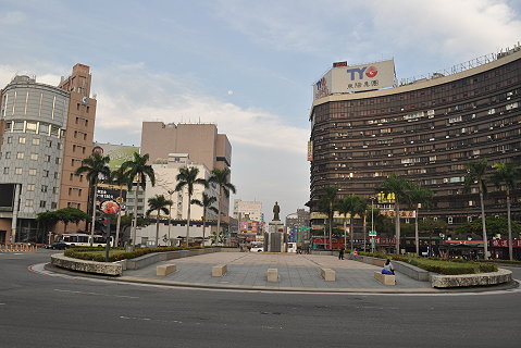 台南火車站前的圓環廣場