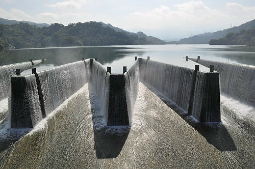 图:鲤鱼潭水库锯齿溢流堰